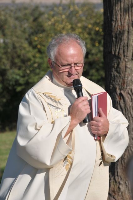 Slavnostní požehnání kříže na Stráži 