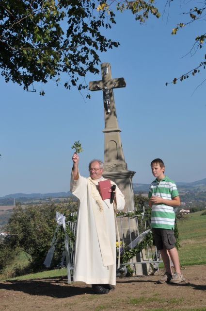 Slavnostní požehnání kříže na Stráži 