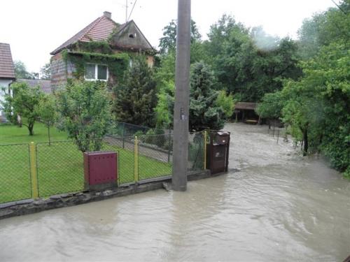 Řádění vodních toků Obůrku a Dřevnice v Želechovicích nad Dřevnicí a v Lužkovicích dne 2.6.2010. 